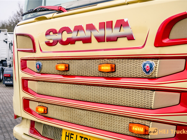 Scania R520 LB8x2/4HNB m. asfaltlad/kran