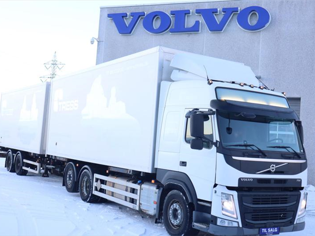 Volvo FM 450 Globetrotter åbningsbar side